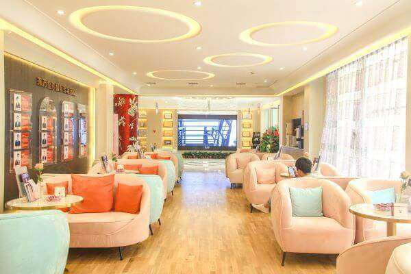 郑州东方整形美容医院哪个医生好？张医生口碑出众，其眼部整形技术备受郑州爱美人士青睐 